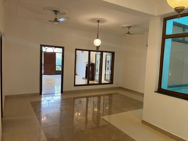Room, sector 40 3 Bedroom 250 Sq.Mt. Independent House In Sector 40 Noida 10375488