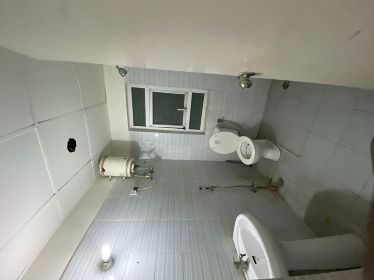Bathroom, bptp-park-floors-i 3 Bedroom 1458 Sq.Ft. Apartment In Sector 77 Faridabad 10375500