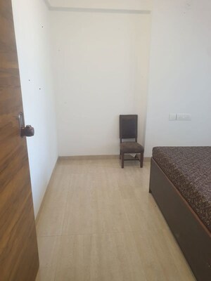 Room in 1 BHK Apartment at Swapnalok Apartments Malad East, Malad East – for Rent