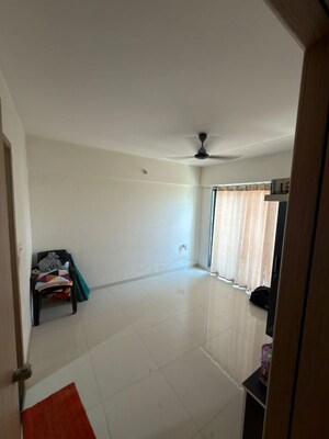 Room in 2 BHK Apartment at Kohinoor Sapphire, Tathawade – for Rent