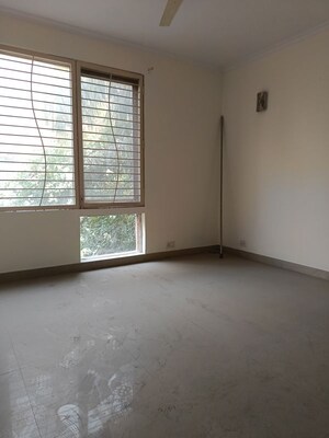 Room in 2 BHK Builder Floor at Unitech Woodstock Floors, Sector 50 – for Rent
