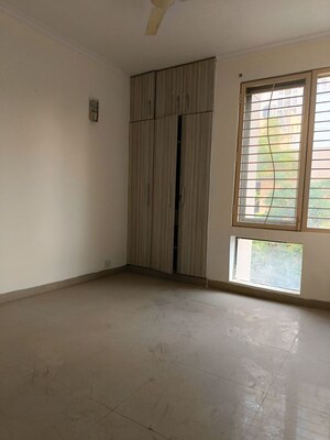 Room in 2 BHK Builder Floor at Unitech Woodstock Floors, Sector 50 – for Rent