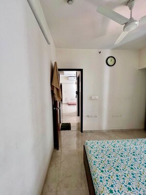 Room in 1.5 BHK Apartment at Lodha Amara, Kolshet Road – for Sale