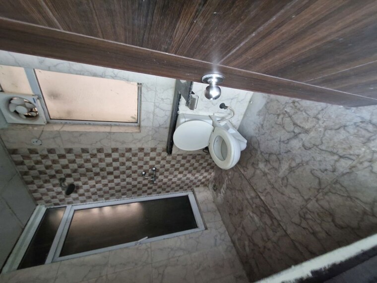 Bathroom, mahagun-mirabella 2.5 Bedroom 1400 Sq.Ft. Apartment In Sector 79 Noida 10375549