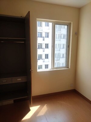 Room in 3 BHK Apartment at Jaypee Green Wish town Klassic, Sector 134 – for Sale