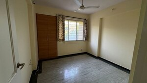 Room in 3 BHK Apartment at Hiranandani Estate, Ghodbunder Road – for Rent