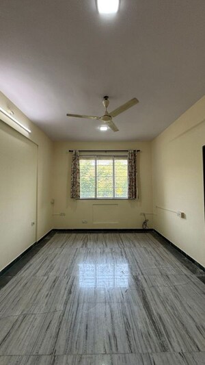 Room in 3 BHK Apartment at Hiranandani Estate, Ghodbunder Road – for Rent