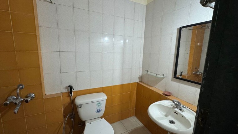 Bathroom, hiranandani-estate 3 Bedroom 1120 Sq.Ft. Apartment In Ghodbunder Road Thane 10375608