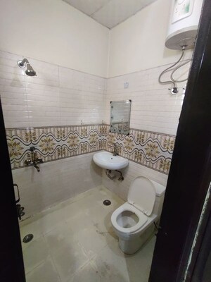 Bathroom in 3 BHK Apartment at Arun Vihar, Sector 29 – for Rent