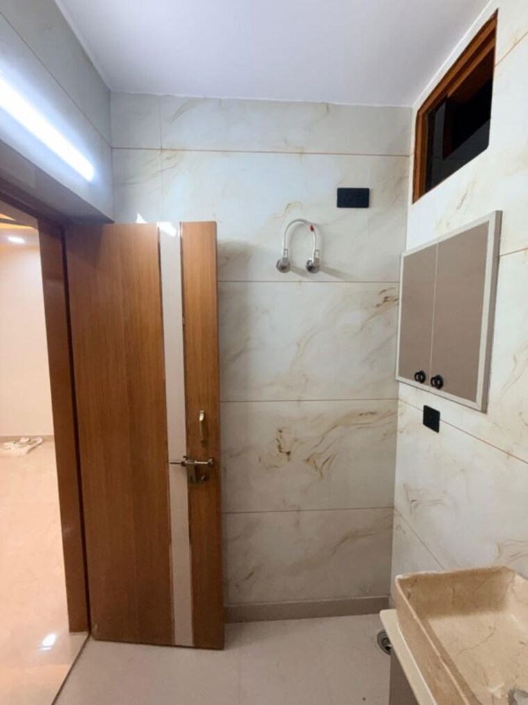 Bathroom, jawahar nagar 2 Bedroom 750 Sq.Ft. Apartment In Jawahar Nagar Delhi 10375623