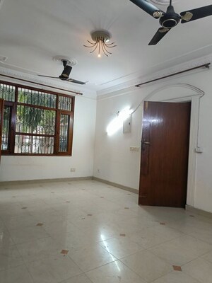 Living Room in 3 BHK Builder Floor at Unitech Singleton Floors South City, Sector 50 – for Rent