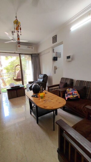 Team Area in 2 BHK Apartment at Andheri West – for Rent