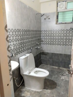 Bathroom in 2 BHK Apartment at Lakdi Ka Pul – for Rent