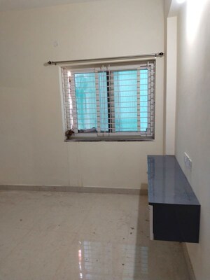 Hall in 2 BHK Apartment at Lakdi Ka Pul – for Rent