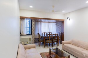 Living Room in 2 BHK Apartment at Ravi Darshan, Pali Hill – for Rent