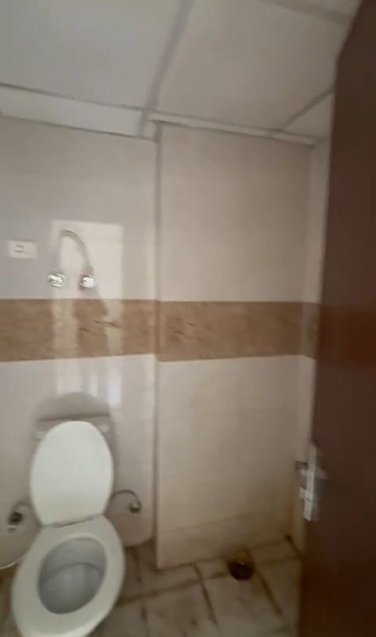 Bathroom, supertech-ecovillage-i 2 Bedroom 950 Sq.Ft. Apartment In Sector 1 Greater Noida Greater Noida 10170072