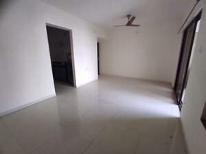 Room in 2 BHK Apartment at Vedant Kingston Atlantis, Nibm Annexe – for Rent