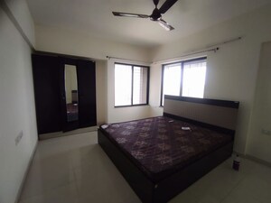 Room in 2 BHK Apartment at Vedant Kingston Atlantis, Nibm Annexe – for Rent