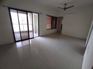 Room in 2 BHK Apartment at Vedant Kingston Atlantis, Nibm Annexe – for Rent