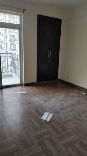 Room in 3 BHK Apartment at KLJ Greens, Sector 77 – for Rent