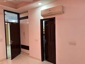 Building Lobby in 2 BHK Builder Floor at Sapphire Tower, Sector 104 – for Rent