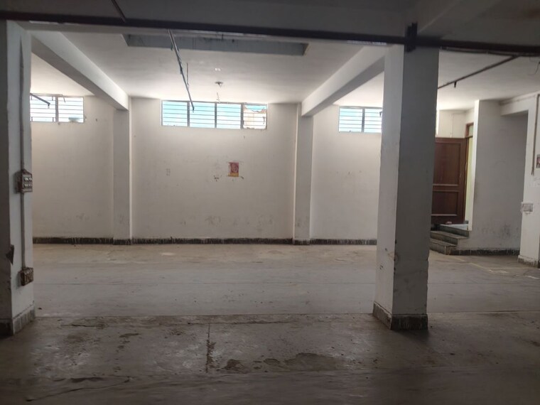 Room, sector 65 Commercial Warehouse 7500 Sq.Ft. In Sector 65 Noida 10375702