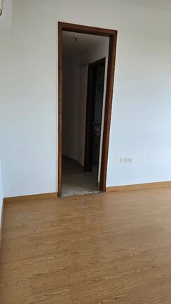 2 BHK + Servant Room Apartment For Rent in Jaypee Kalypso Court