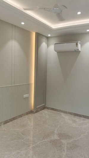 Room in 4 BHK Builder Floor at Sushant Lok I – for Sale