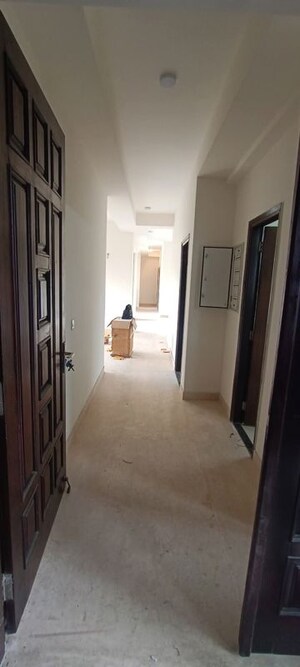 Building Lobby in 4 BHK Apartment at BPTP Amstoria, Sector 102 – for Rent