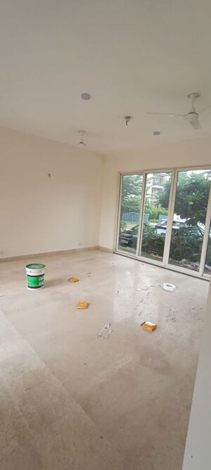 Room in 4 BHK Apartment at BPTP Amstoria, Sector 102 – for Rent