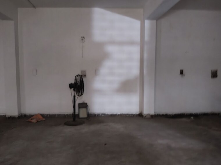 Hall, sector 63 Commercial Warehouse 1800 Sq.Ft. In Sector 63 Noida 10375737