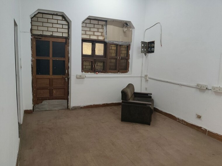 Room, sector 63 Commercial Warehouse 1800 Sq.Ft. In Sector 63 Noida 10375737