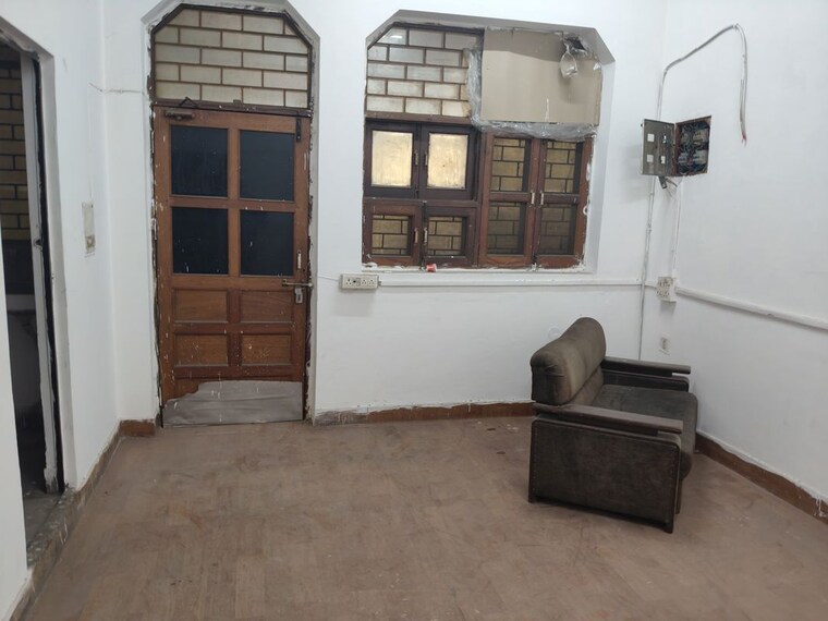 Living Room, sector 63 Commercial Warehouse 1800 Sq.Ft. In Sector 63 Noida 10375737