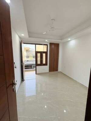 Room in 2 BHK Apartment at Sainik Farm – for Rent