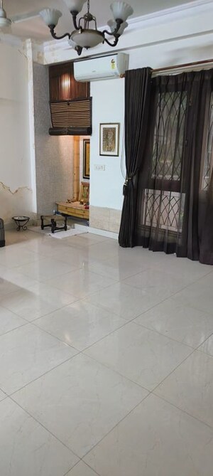 Room in 3 BHK Builder Floor at Jawahar Nagar – for Sale