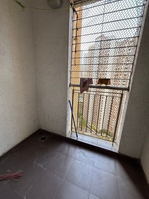 Room in 2.5 BHK Apartment at Bhayandarpada – for Rent