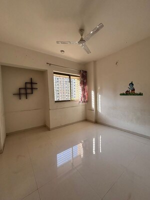 Room in 2.5 BHK Apartment at Bhayandarpada – for Rent