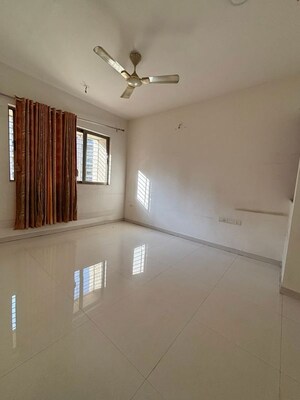 Room in 2.5 BHK Apartment at Bhayandarpada – for Rent