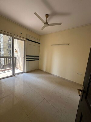 Room in 3 BHK Apartment at Dasnac The Jewel, Sector 75 – for Rent