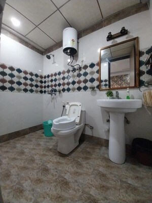 2 BHK Apartment For Rent in Saya Gold Avenue, Vaibhav Khand