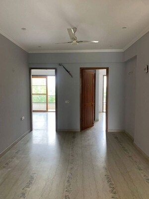 Room in 3.5 BHK Builder Floor at BPTP Amstoria, Sector 102 – for Sale