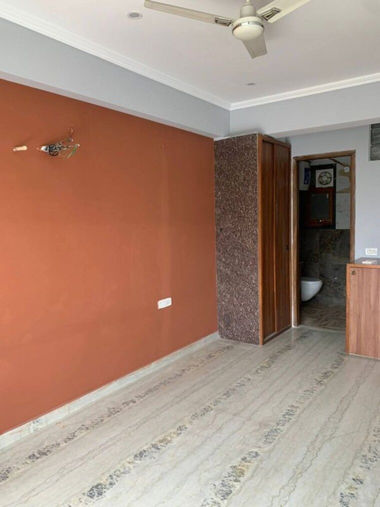 Room, bptp-amstoria 3.5 Bedroom 250 Sq.Yd. Builder Floor In Sector 102 Gurgaon 10375842