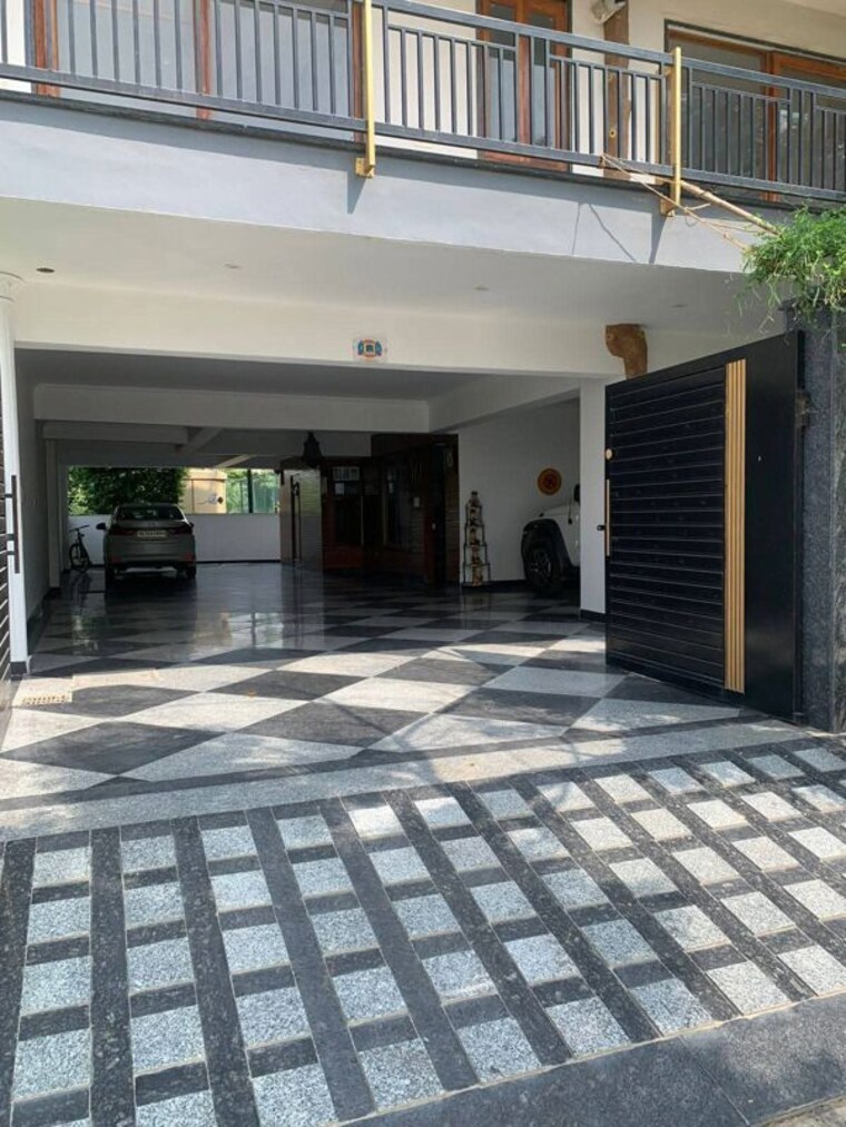 Exterior View, bptp-amstoria 3.5 Bedroom 250 Sq.Yd. Builder Floor In Sector 102 Gurgaon 10375842