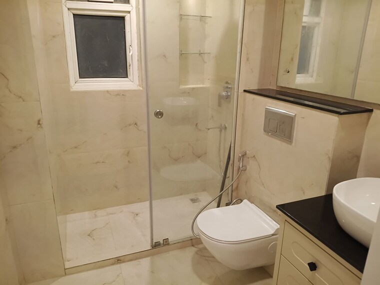 Bathroom, dlf-city-phase-v 4 Bedroom 4200 Sq.Ft. Apartment In Dlf Phase V Gurgaon 10375838