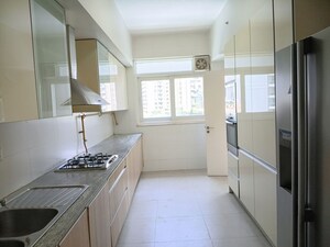 Kitchen in 4 BHK Apartment at DLF City Phase V, Dlf Phase V – for Rent