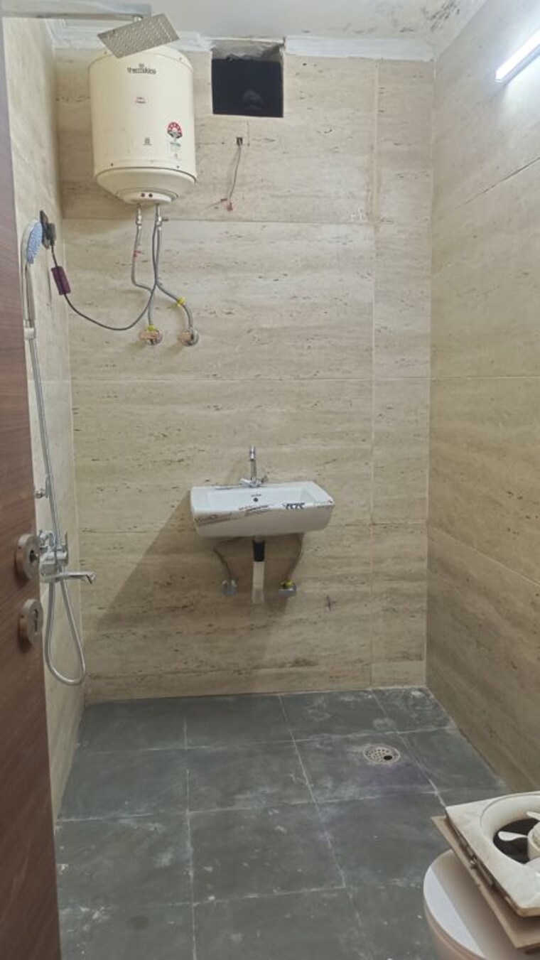 Bathroom, new rajinder nagar 3 Bedroom 1148 Sq.Ft. Builder Floor In New Rajinder Nagar Delhi 10375848