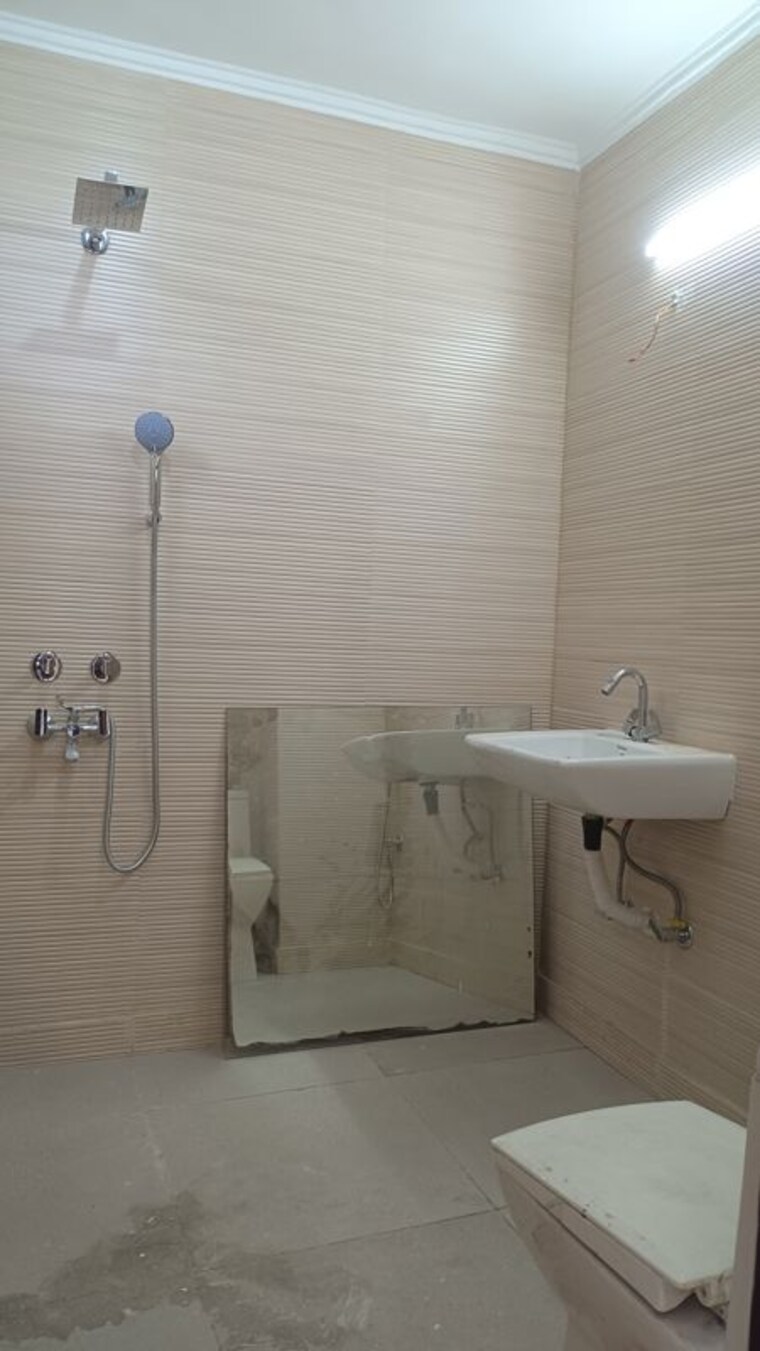 Bathroom, new rajinder nagar 3 Bedroom 1148 Sq.Ft. Builder Floor In New Rajinder Nagar Delhi 10375848