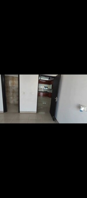 Room in 3 BHK Apartment at Ajnara Homes, Sector 16b Greater Noida – for Sale
