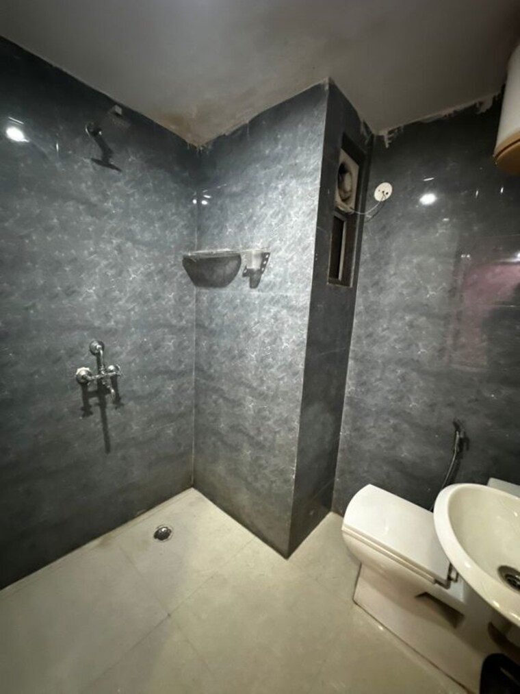 Bathroom, sector 45 2 Bedroom 1800 Sq.Ft. Builder Floor In Sector 45 Gurgaon 10375898
