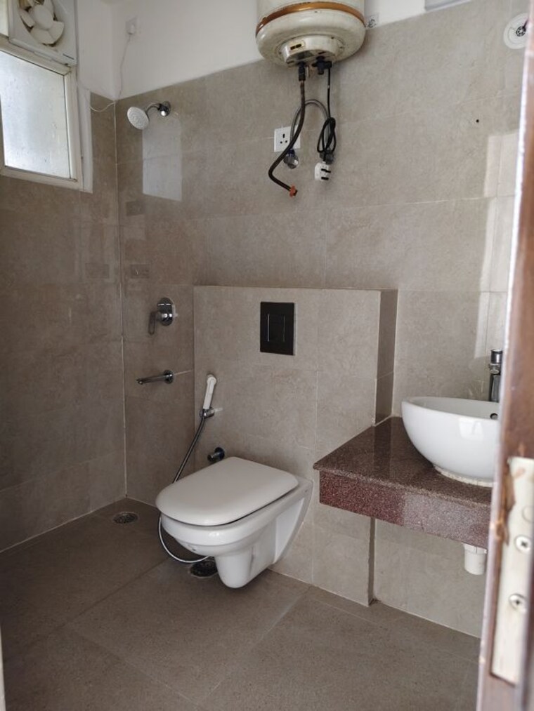 Bathroom, real-anchor-world-residency 3 Bedroom 1935 Sq.Ft. Apartment In Indrapuram Ghaziabad 10375884